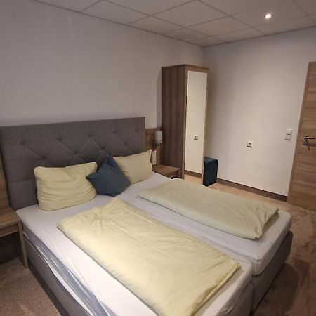 Schwarzer Adler - Hotel Garni Ipsheim Zewnętrze zdjęcie