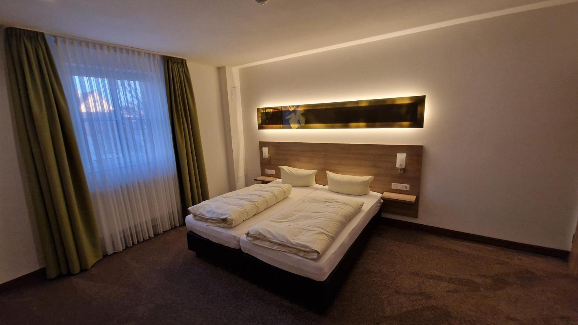 Schwarzer Adler - Hotel Garni Ipsheim Zewnętrze zdjęcie