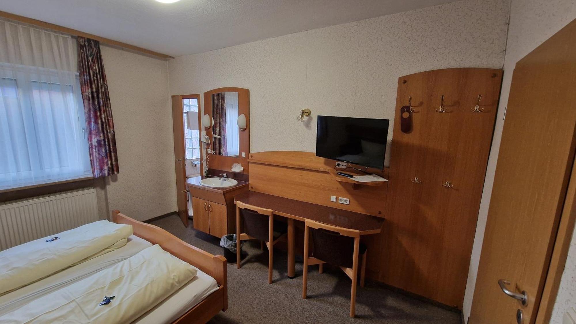 Schwarzer Adler - Hotel Garni Ipsheim Zewnętrze zdjęcie
