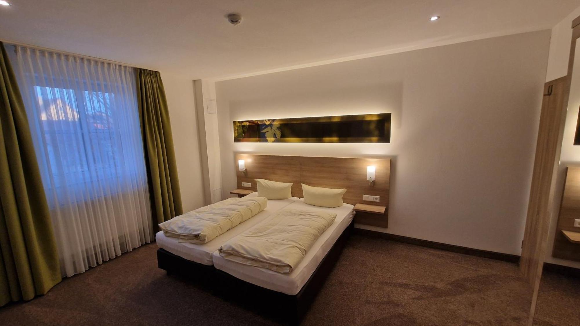 Schwarzer Adler - Hotel Garni Ipsheim Zewnętrze zdjęcie