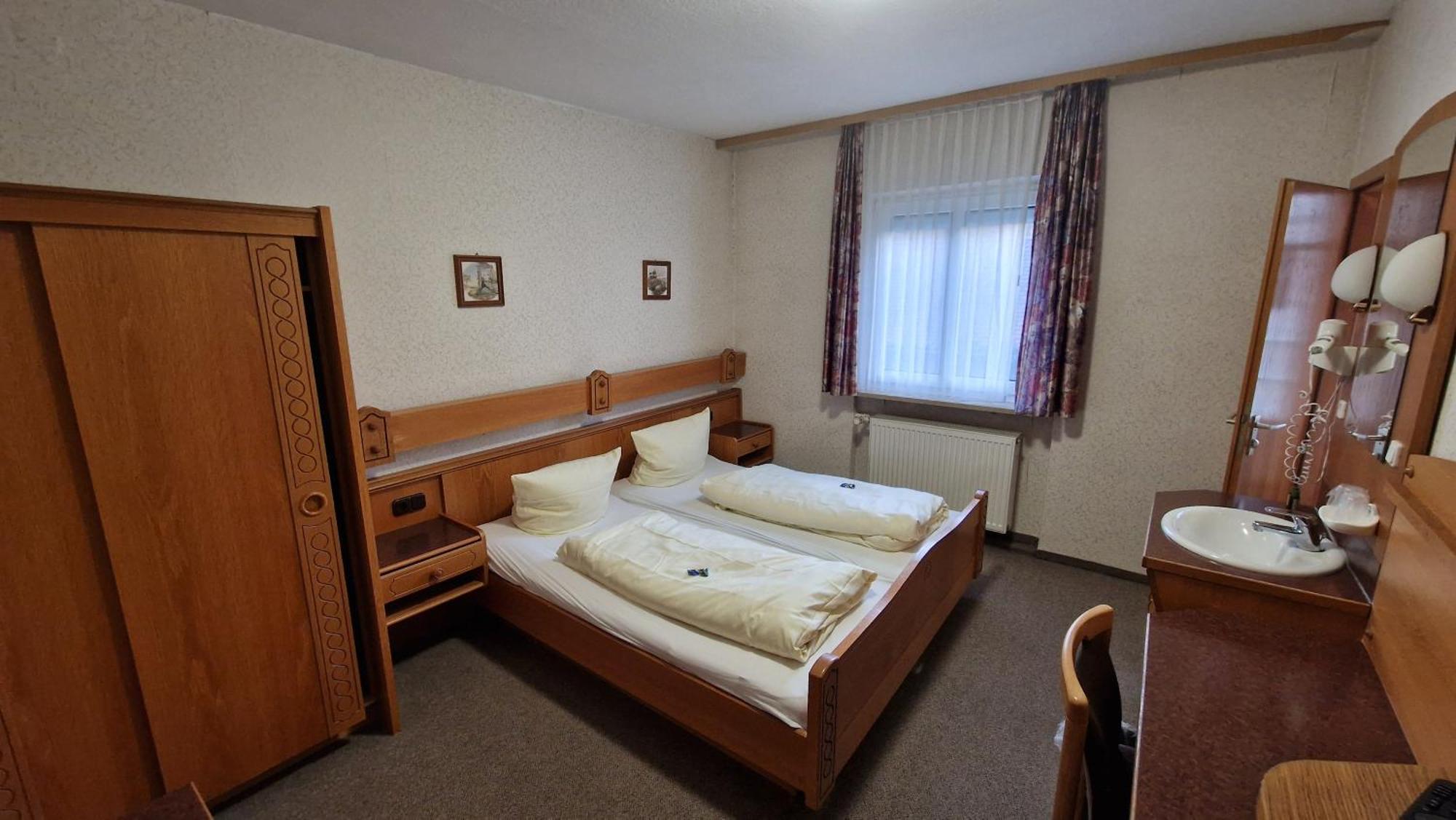 Schwarzer Adler - Hotel Garni Ipsheim Pokój zdjęcie