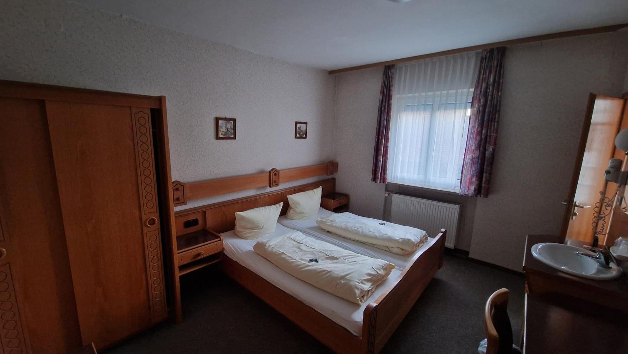 Schwarzer Adler - Hotel Garni Ipsheim Pokój zdjęcie