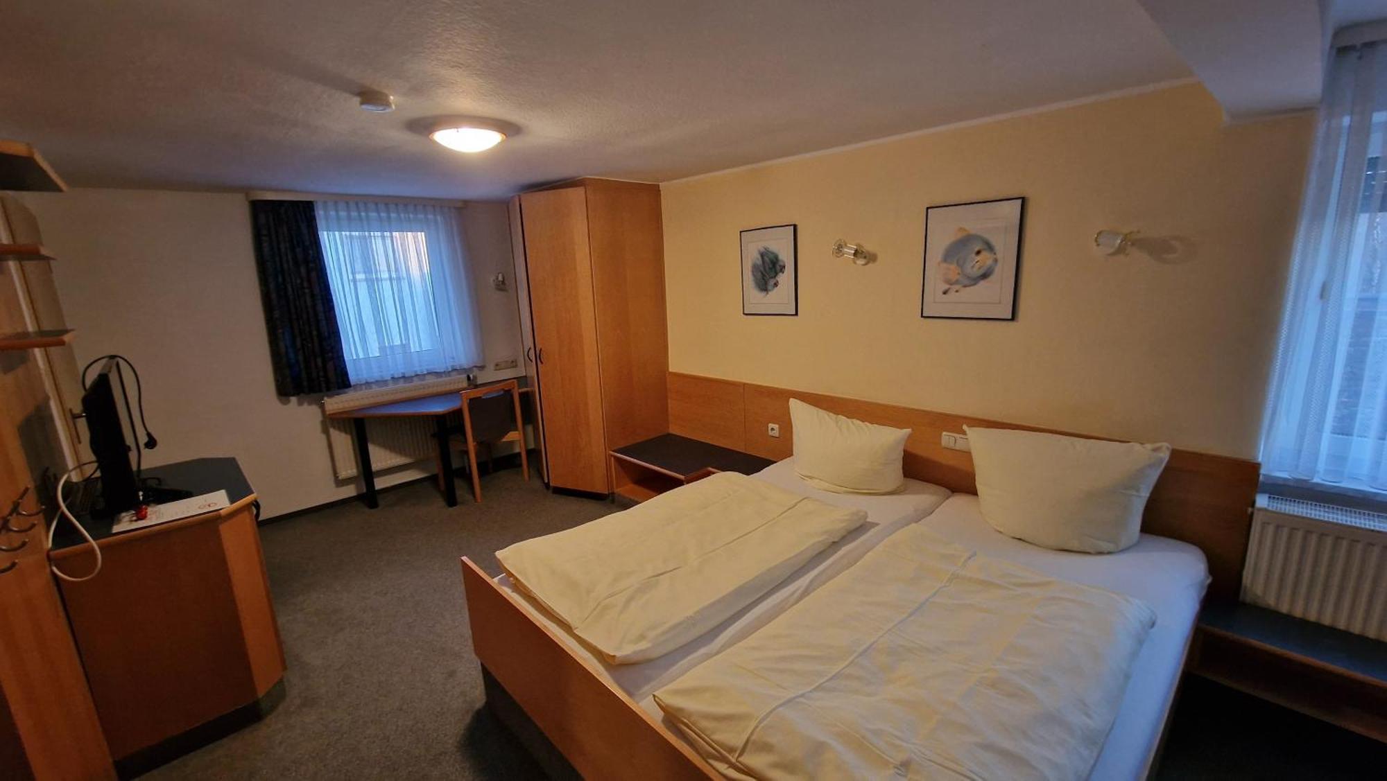 Schwarzer Adler - Hotel Garni Ipsheim Pokój zdjęcie