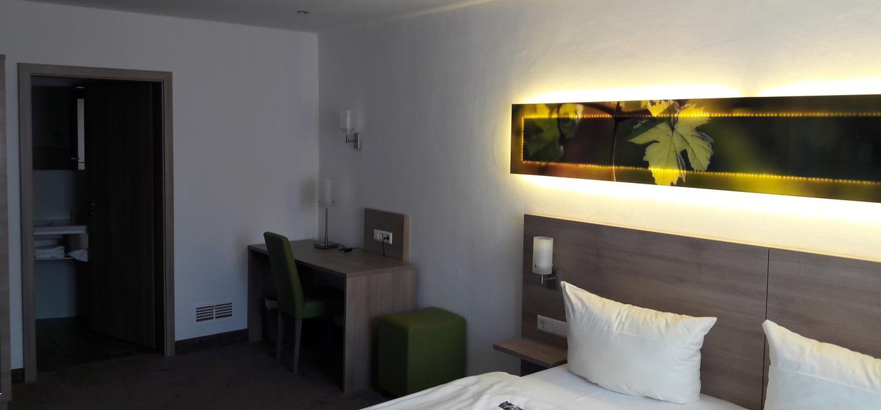 Schwarzer Adler - Hotel Garni Ipsheim Zewnętrze zdjęcie
